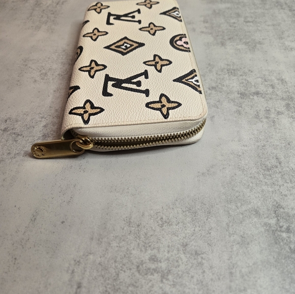 Louis Vuitton WILD AT HEART Large Zippy Wallet - Picture 5 of 16